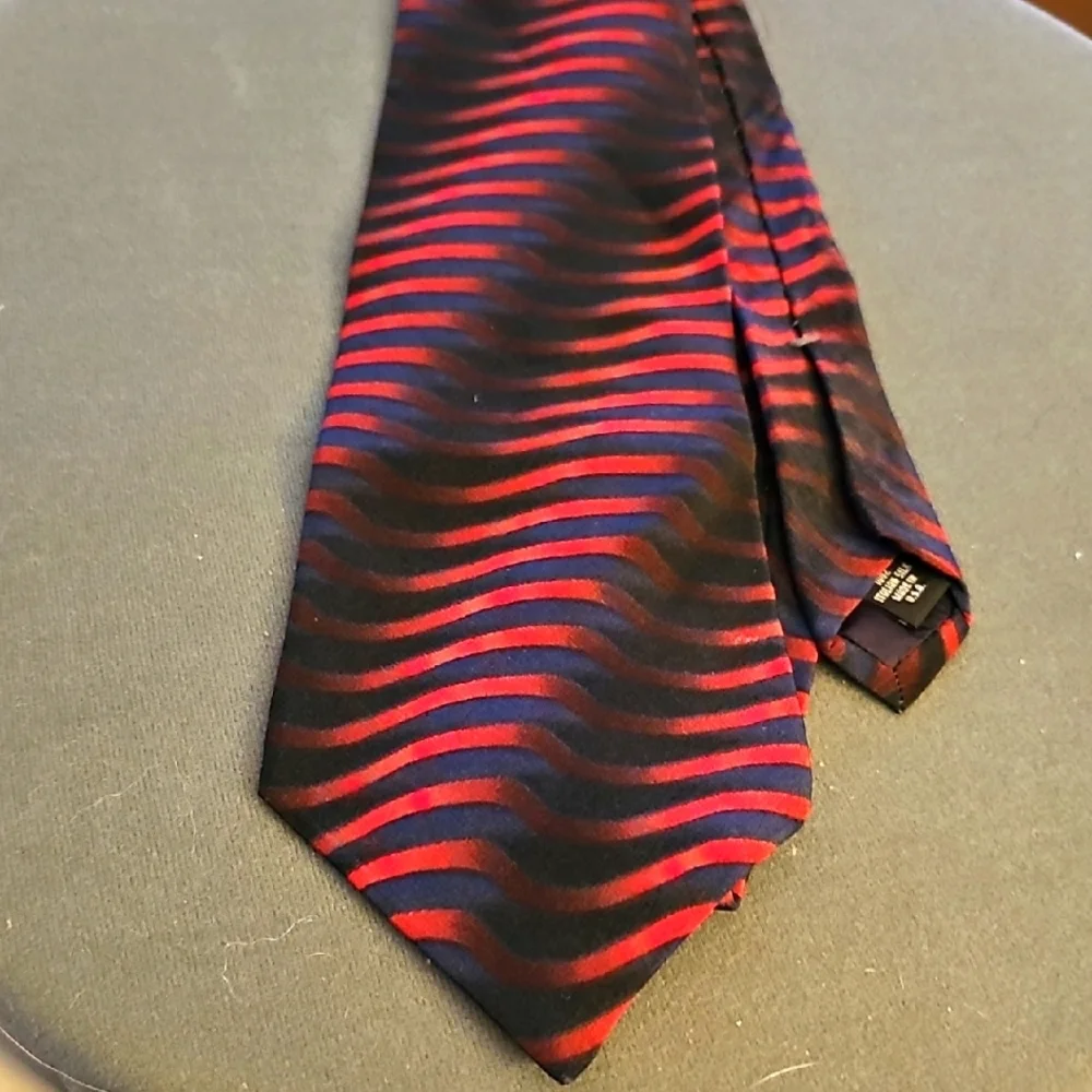 Nino Cerruti Silk Italian Stylish Red‎ and Black Men's Tie.