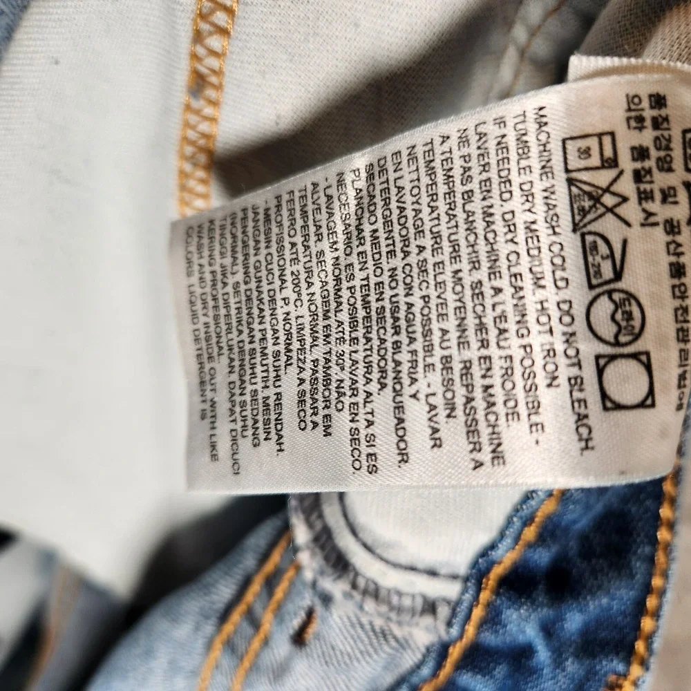 Levis crafted comfort