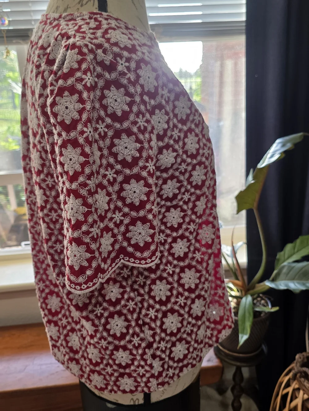 LOFT red white