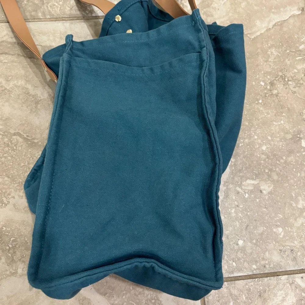 Feed market tote