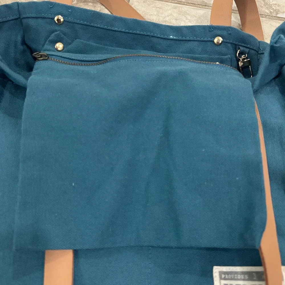 Feed market tote