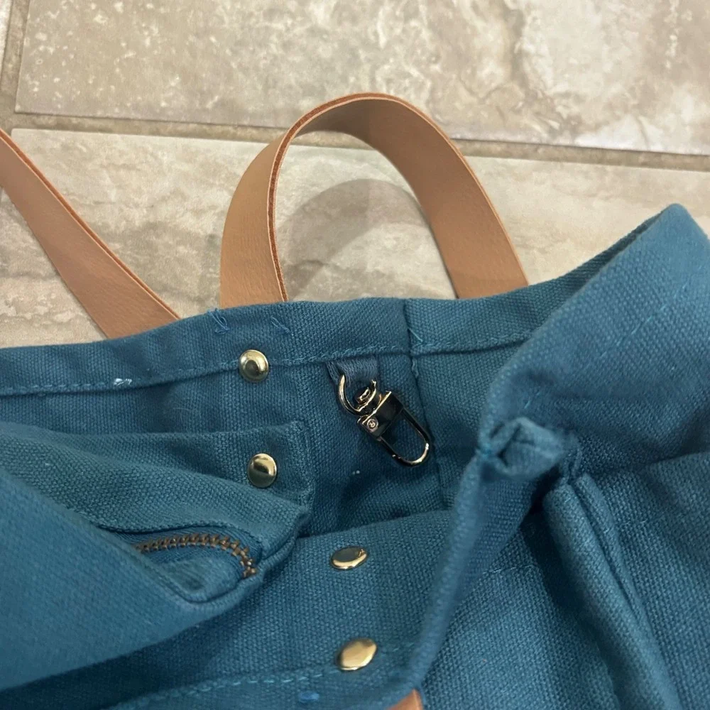 Feed market tote