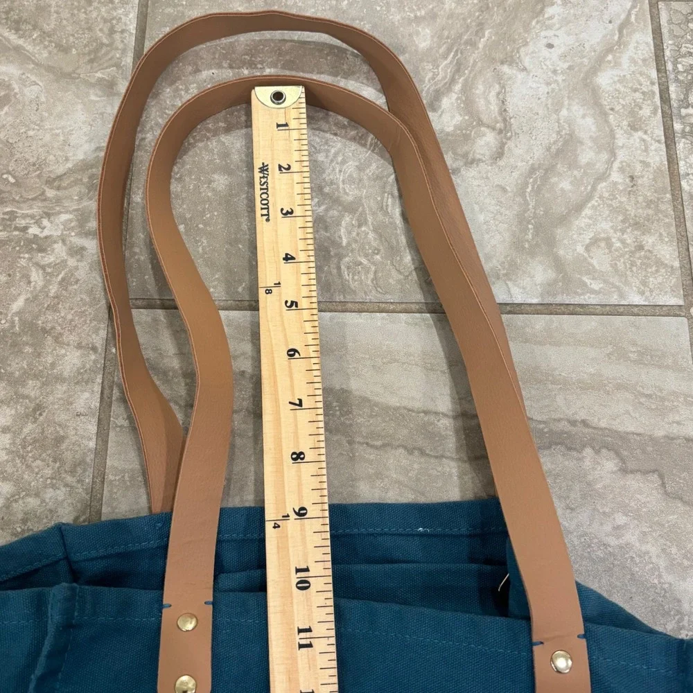 Feed market tote