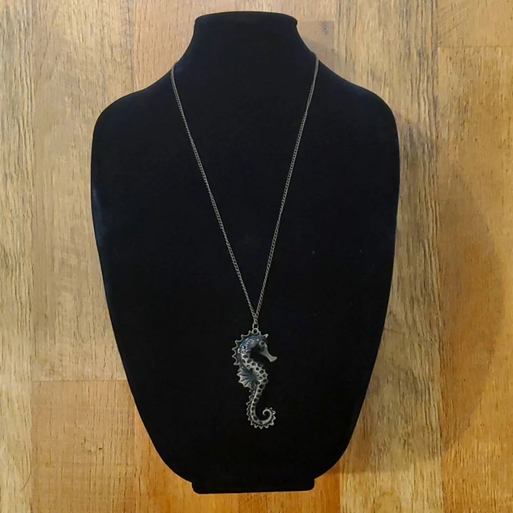 N/A metal seahorse