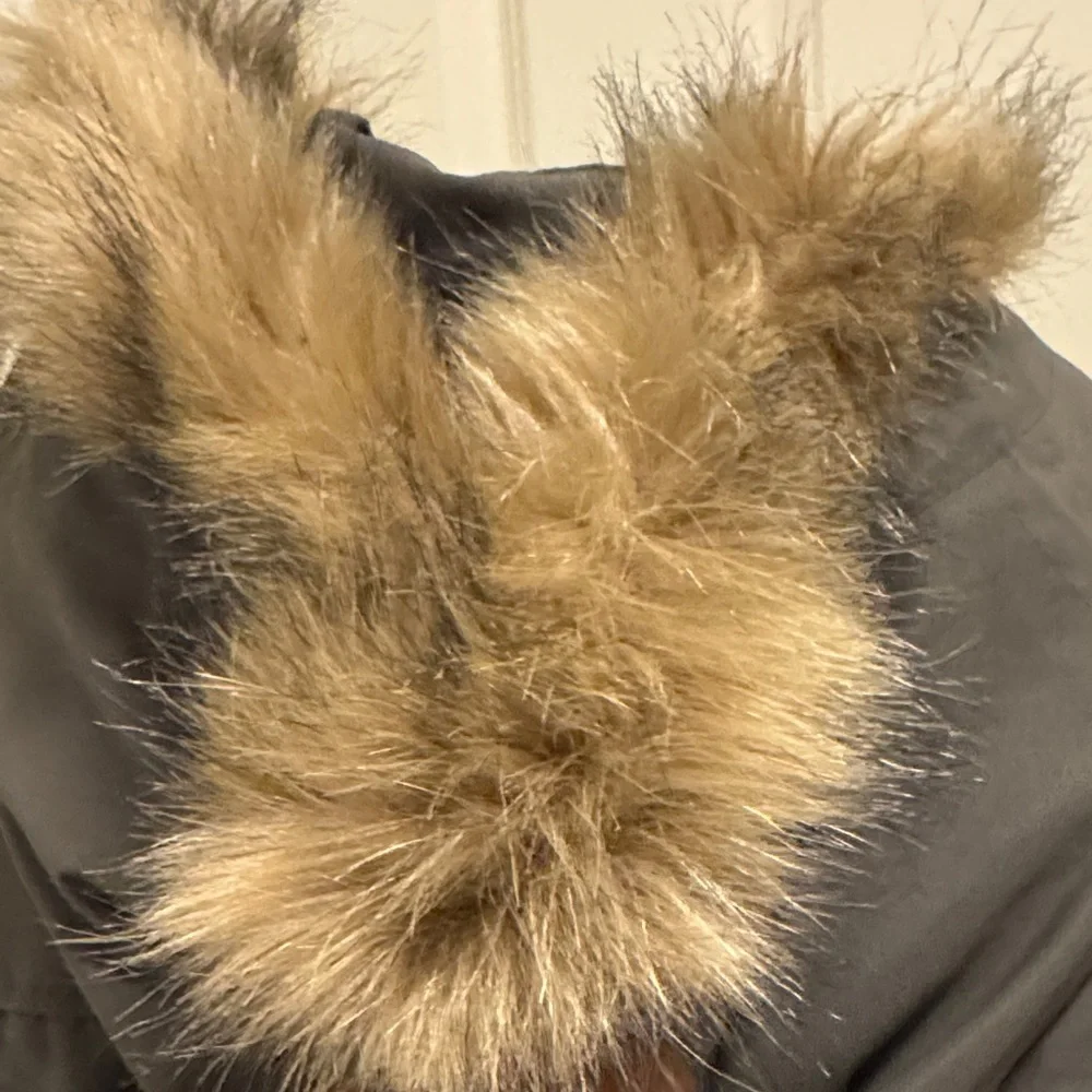 Like New Mountain Warehouse Women's Green Padded Jacket with Faux Fur Trim