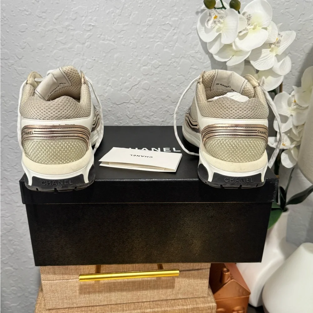 CHANEL sneakers signature