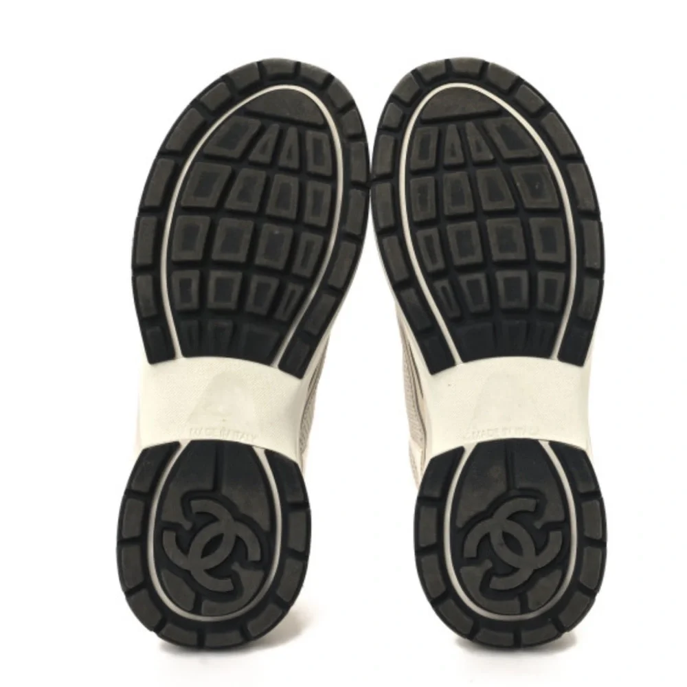 CHANEL sneakers signature