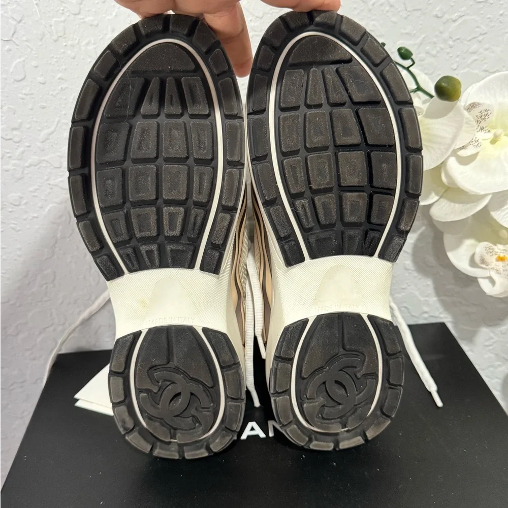 CHANEL sneakers signature