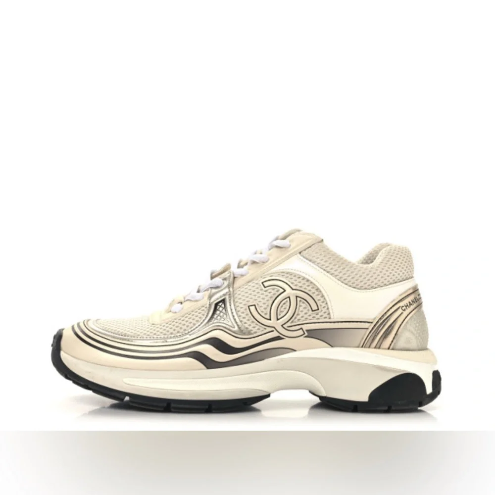 CHANEL sneakers signature