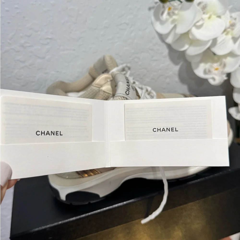 CHANEL sneakers signature