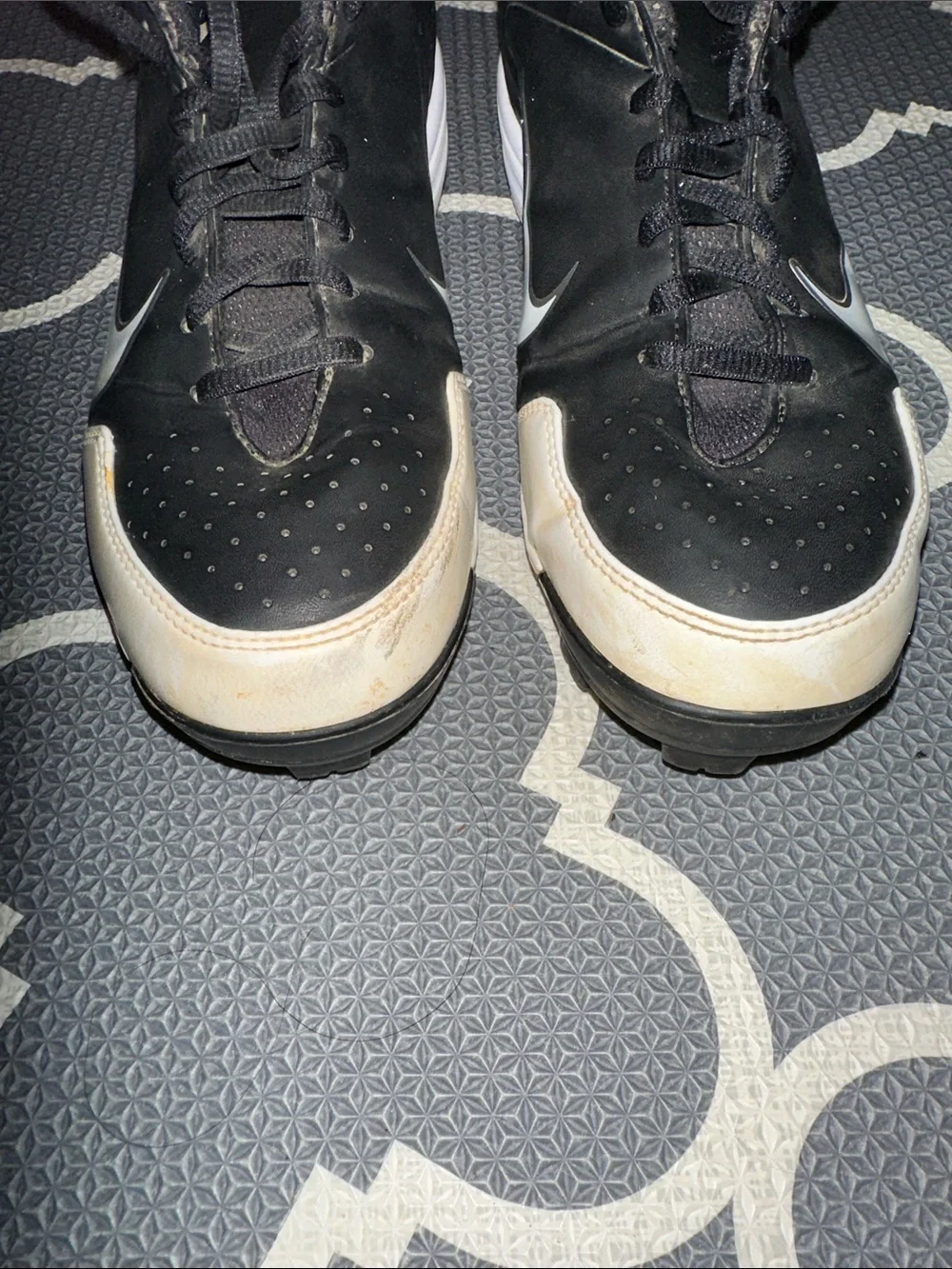 Nike mid top