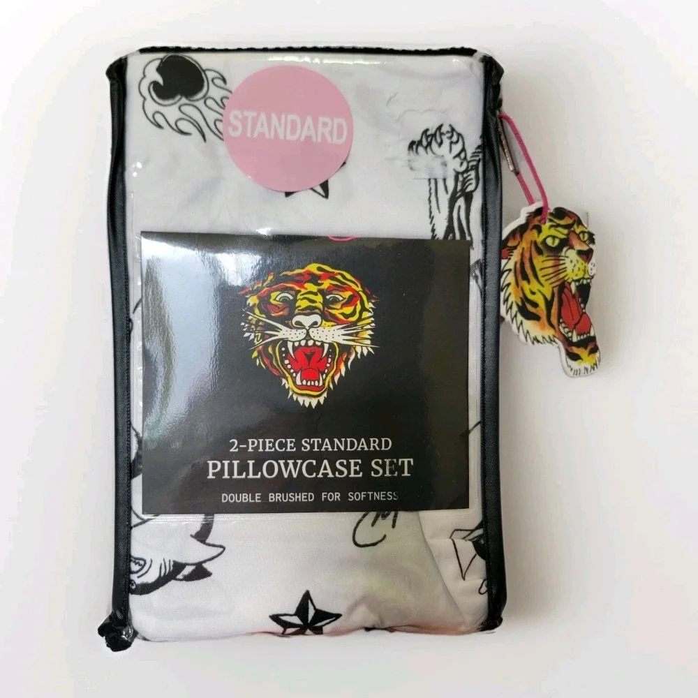 NEW Ed Hardy 2 Piece Standard Pillowcase Set Tattoos Tiger Skull Black White‎