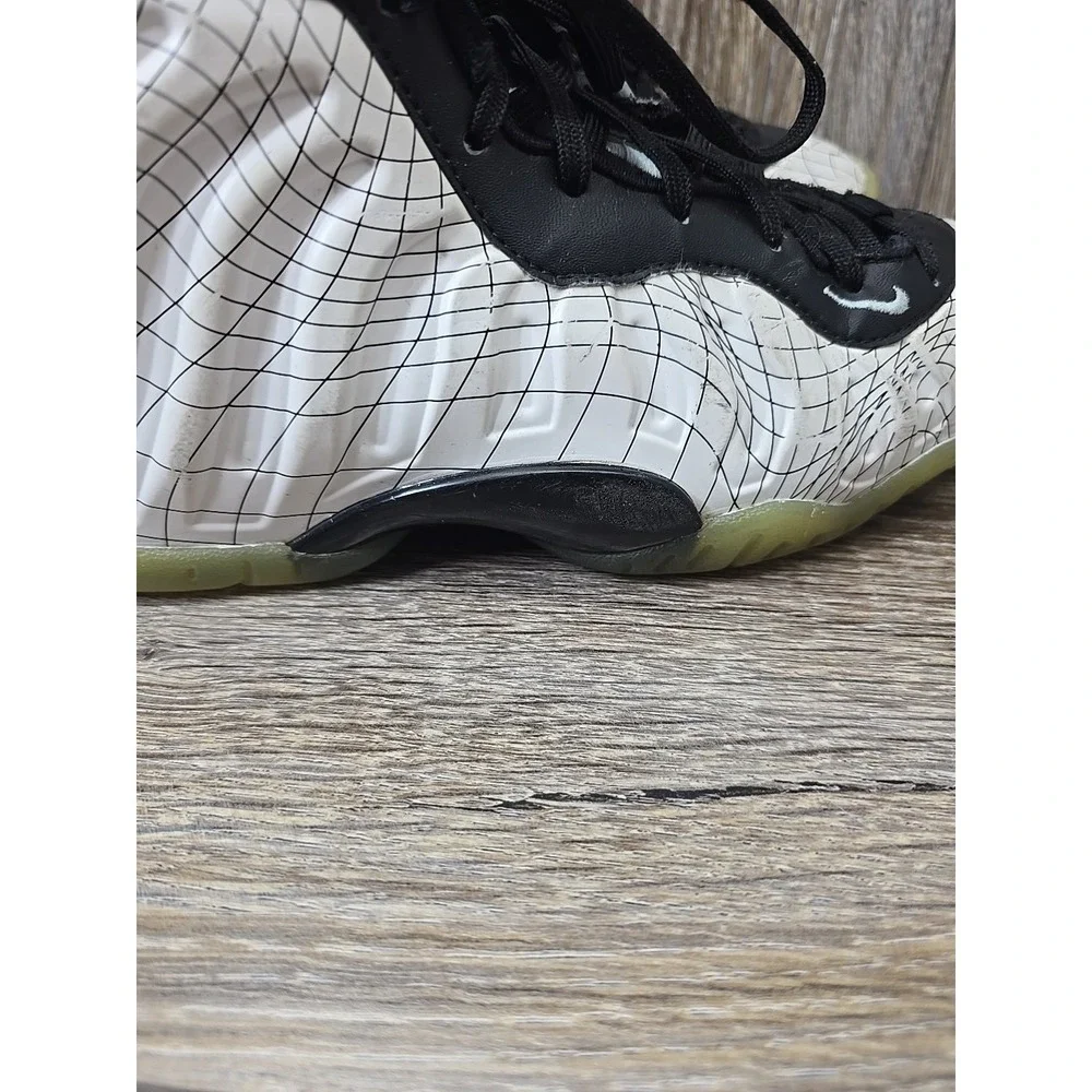 Nike little posite