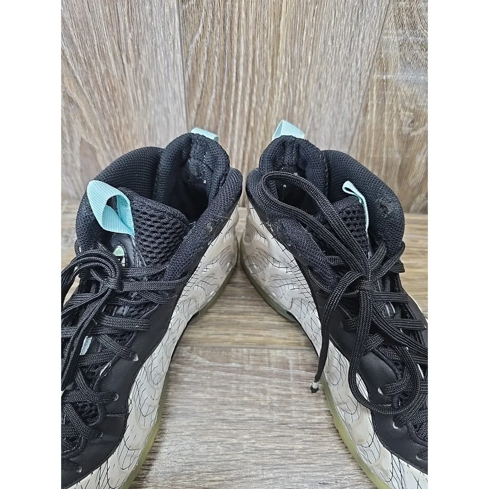 Nike little posite