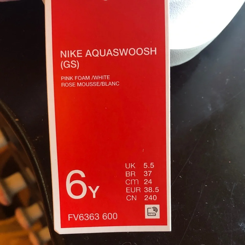 Nike aquaswoosh sandals
