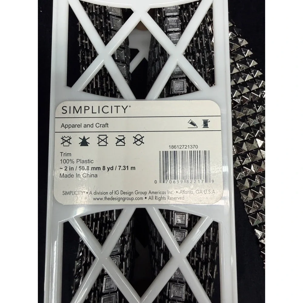 Simplicity studded trim