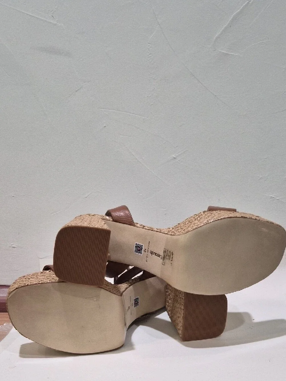 Larroude Dolly Verona Sandal in Caramel/Raffia NWT Size 10
