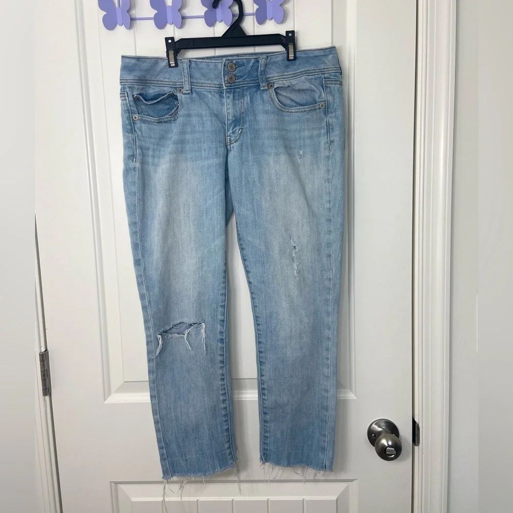 EUC American Eagle women’s light wash blue denim stretch‎ skinny crop jeans 6