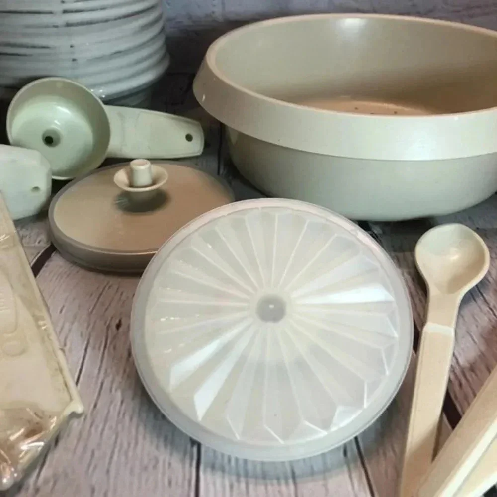 Tupperware good used