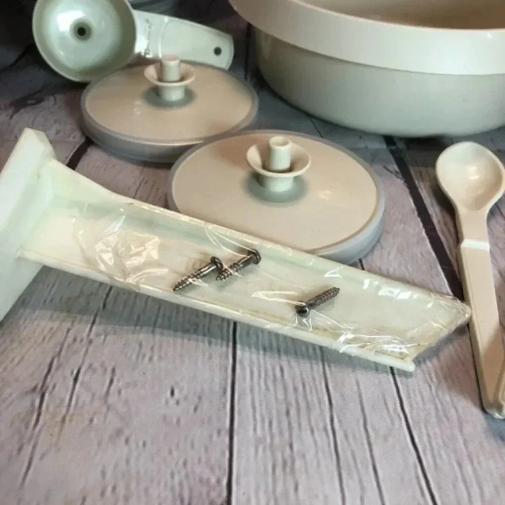 Tupperware good used