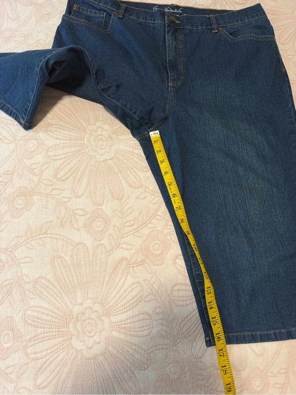 Gloria Vanderbilt euc classic