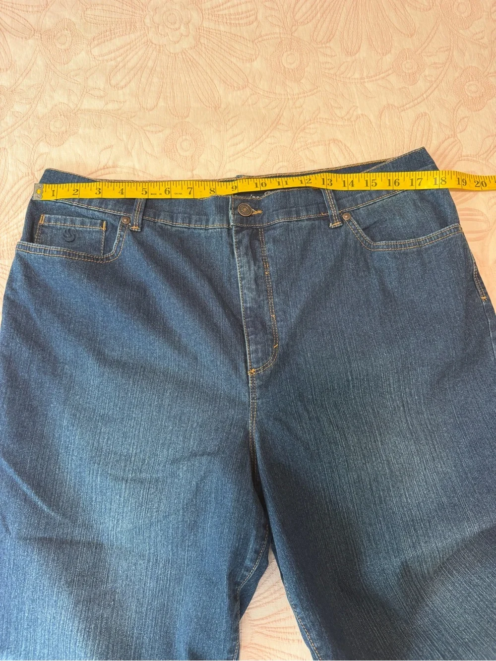 Gloria Vanderbilt euc classic