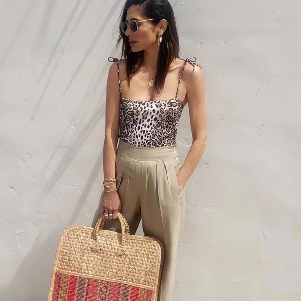 24S Club jagger gold tone double Cowrie shell earring single