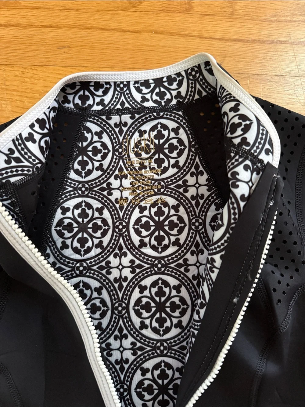 Duskii sleek black