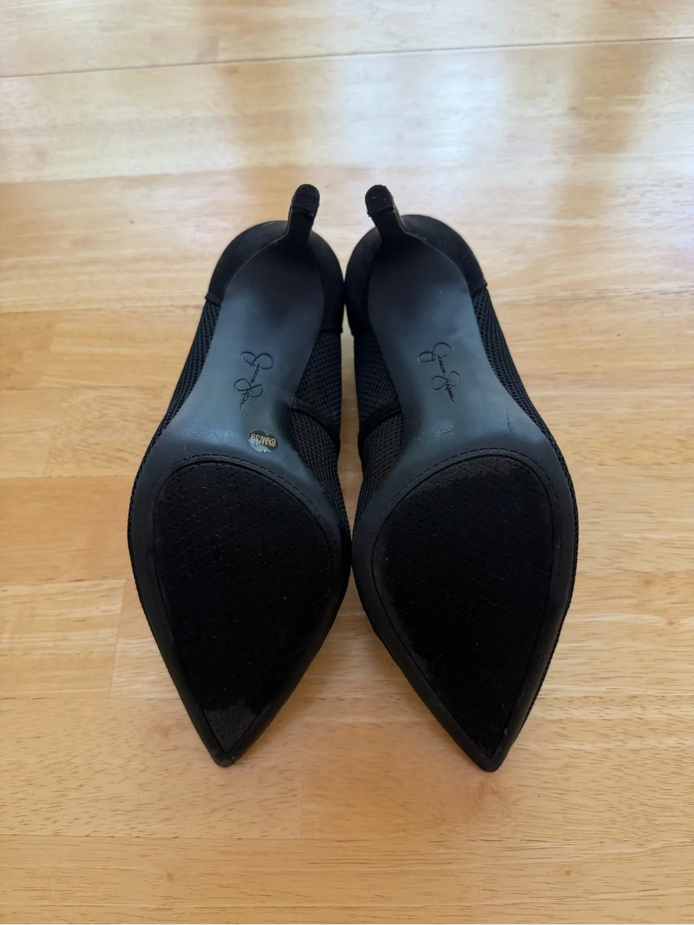 Jessica Simpson elegant pointed