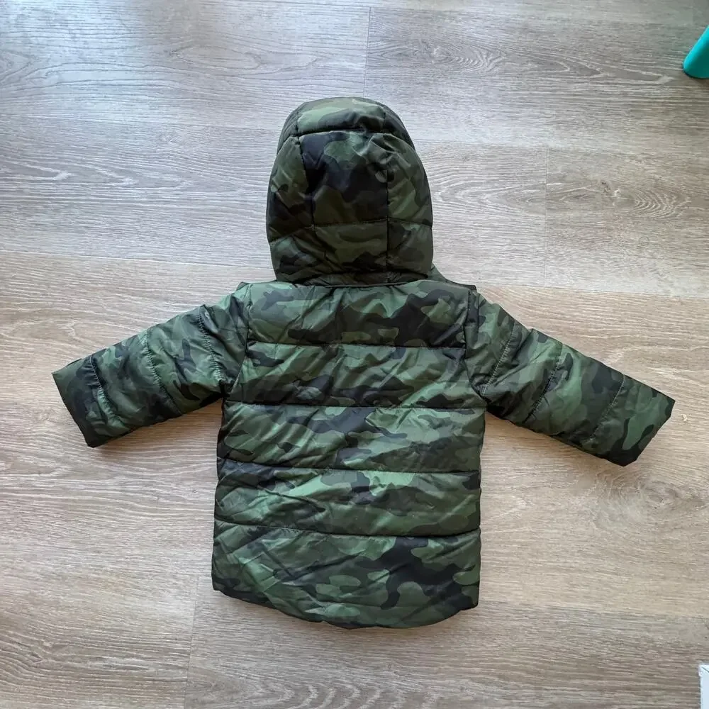 GAP Kids Camouflage Puffer Jacket in Green