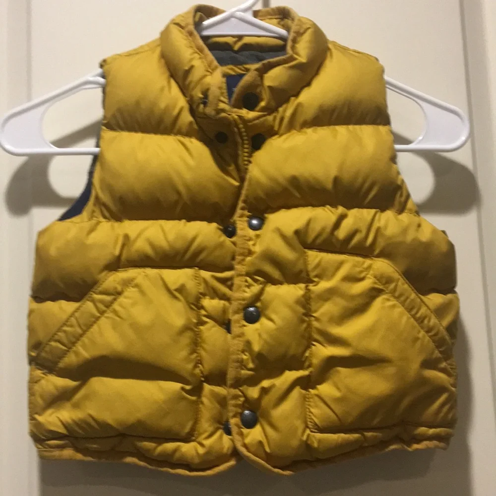 Gap Baby puffer vest zipper/snaps/pockets  golden mustard color kids size 2T