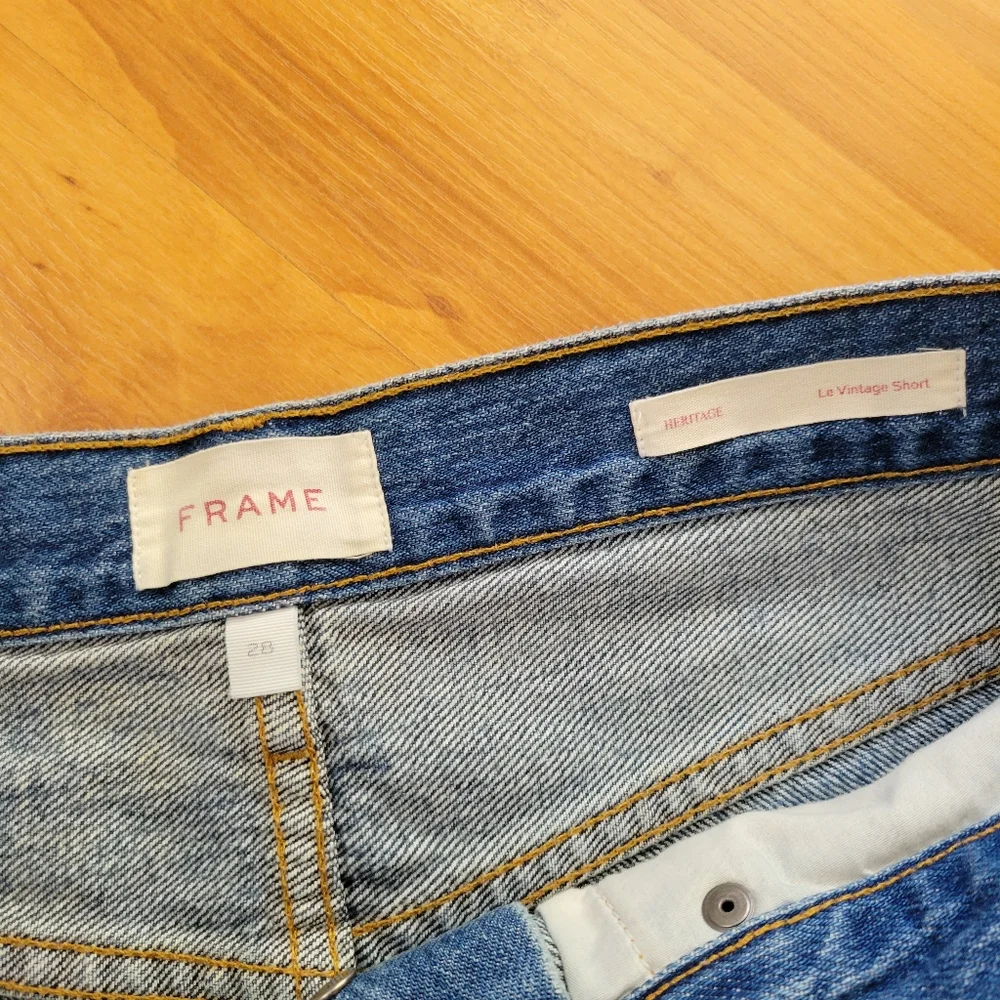 Frame Heritage Le Vintage Short 28 Distressed Blue Denim