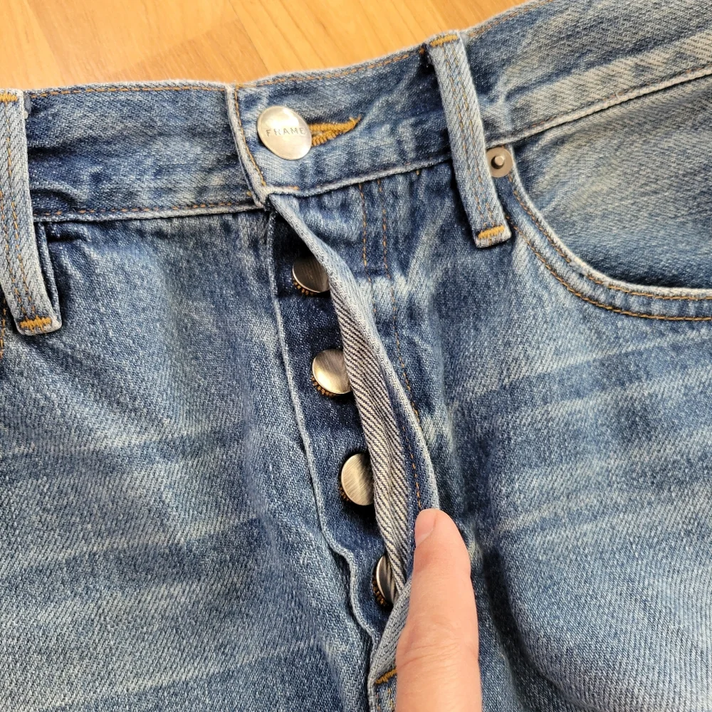 Frame Heritage Le Vintage Short 28 Distressed Blue Denim