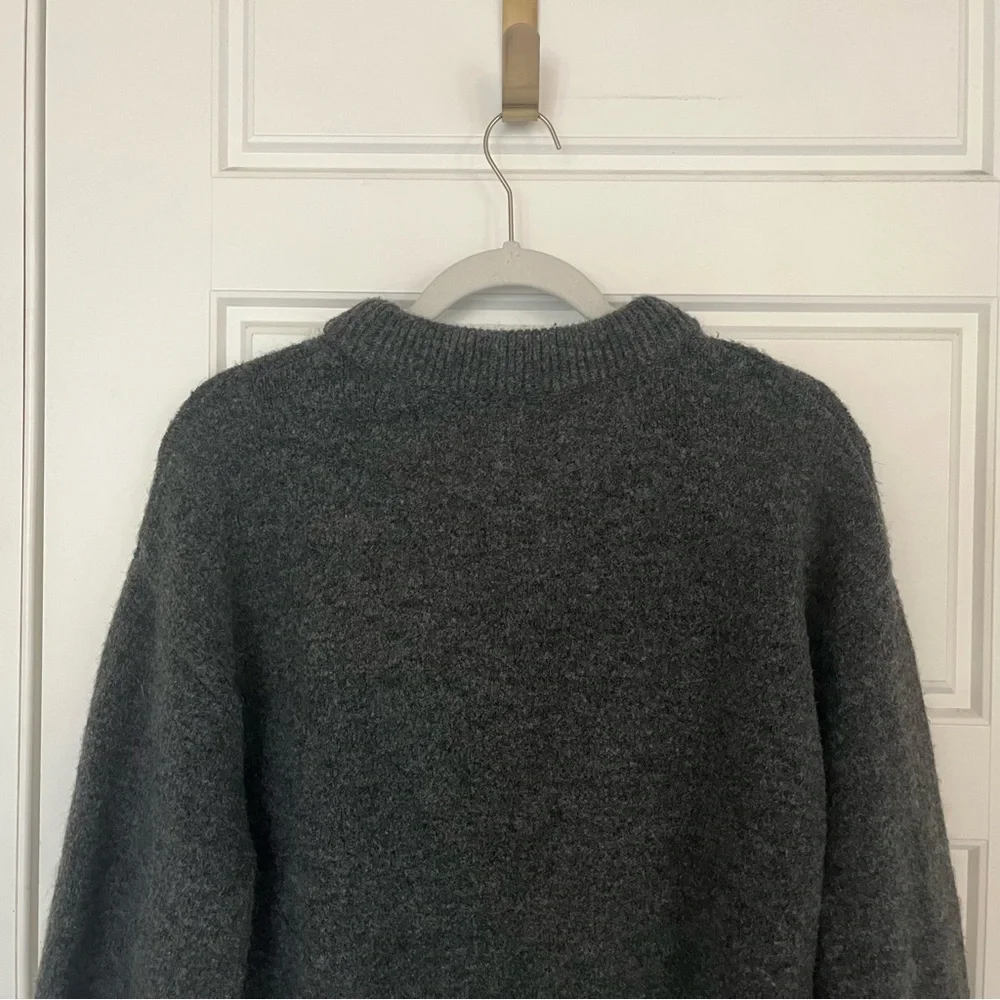 H&M description gray