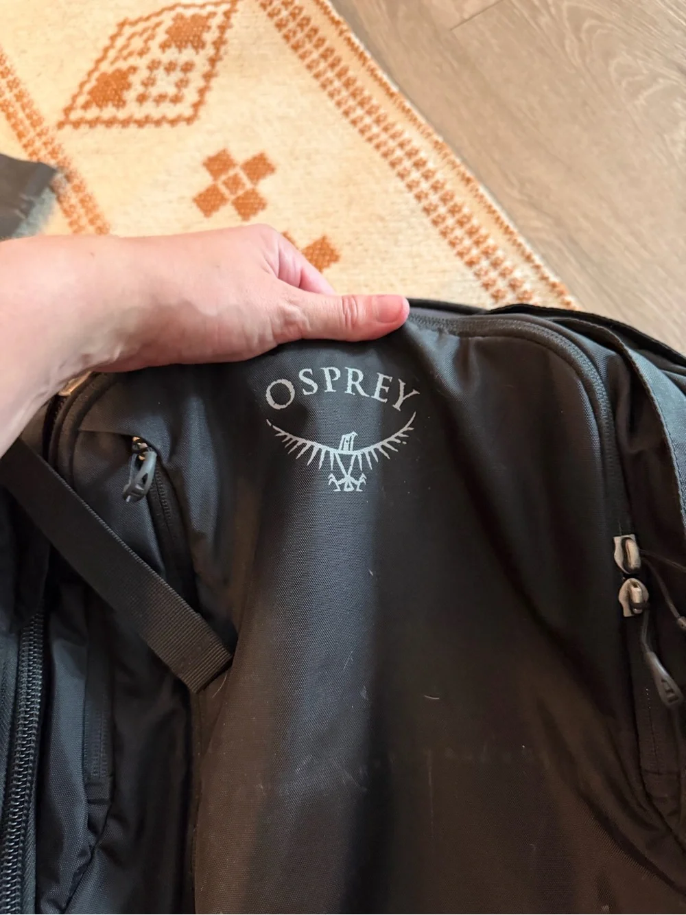 OSPREY sleek black