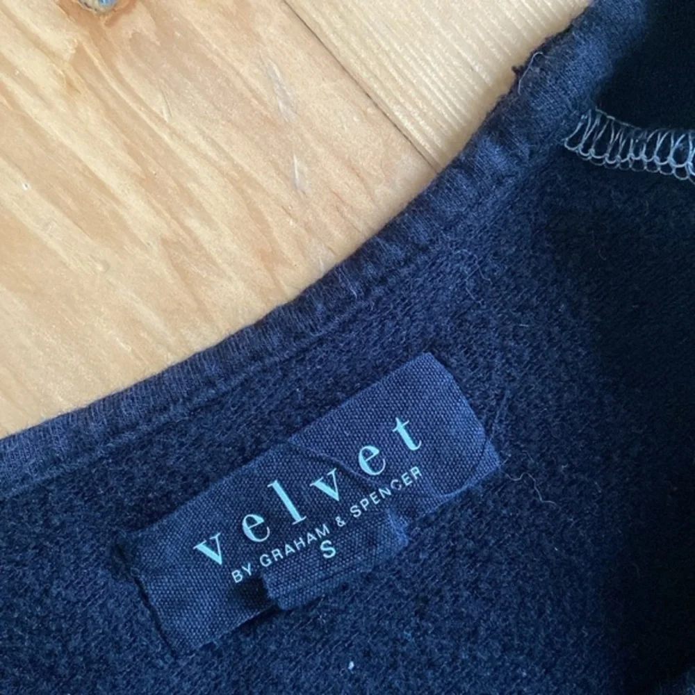 Velvet‎ Long Sleeve Black Pullover Small