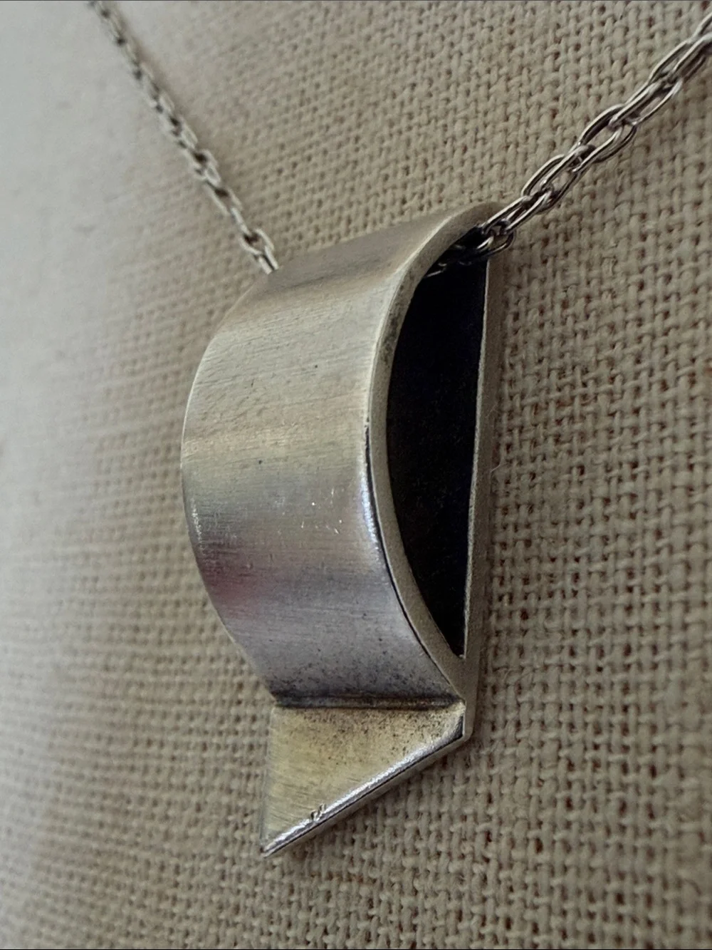Sleek Silver Curved Pendant Necklace - Women's Jewelry