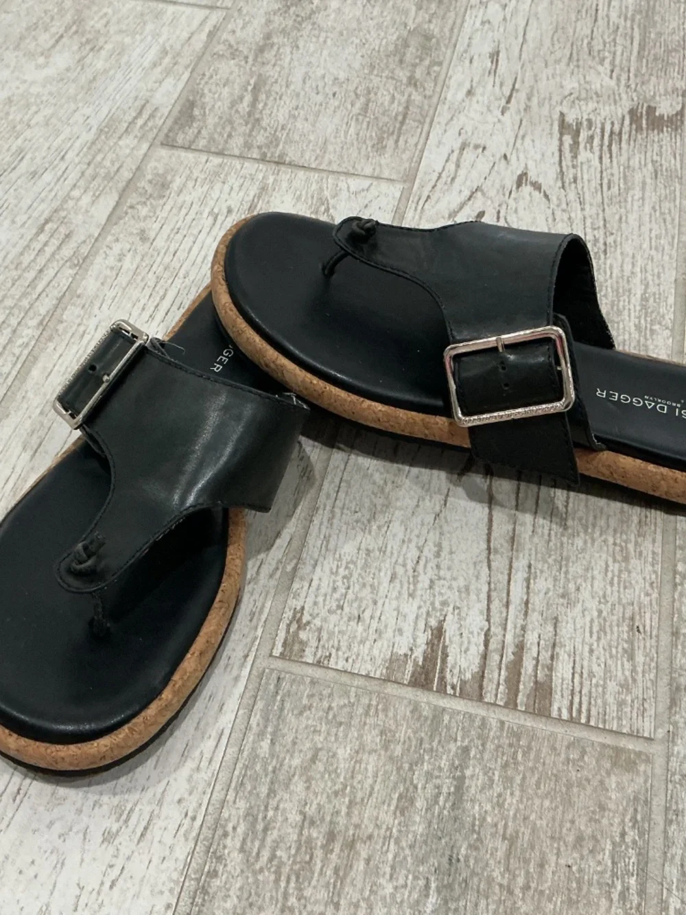 Kelsi Dagger sandal border