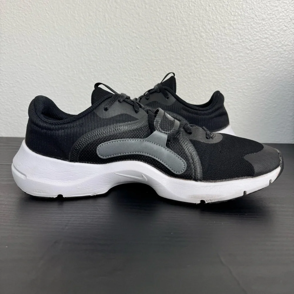 Nike Training In-Season 13 sneakers in black and white Size 10