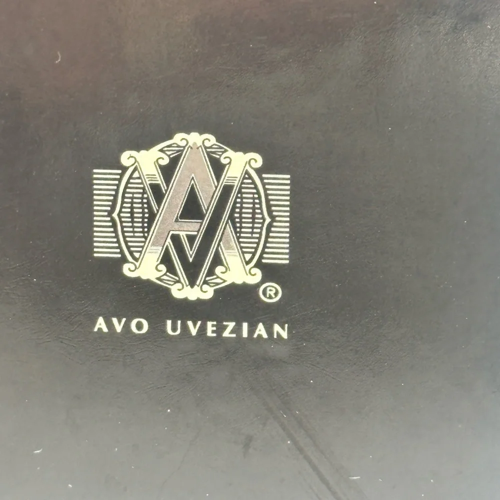 Avo Uvezian azo uvezian