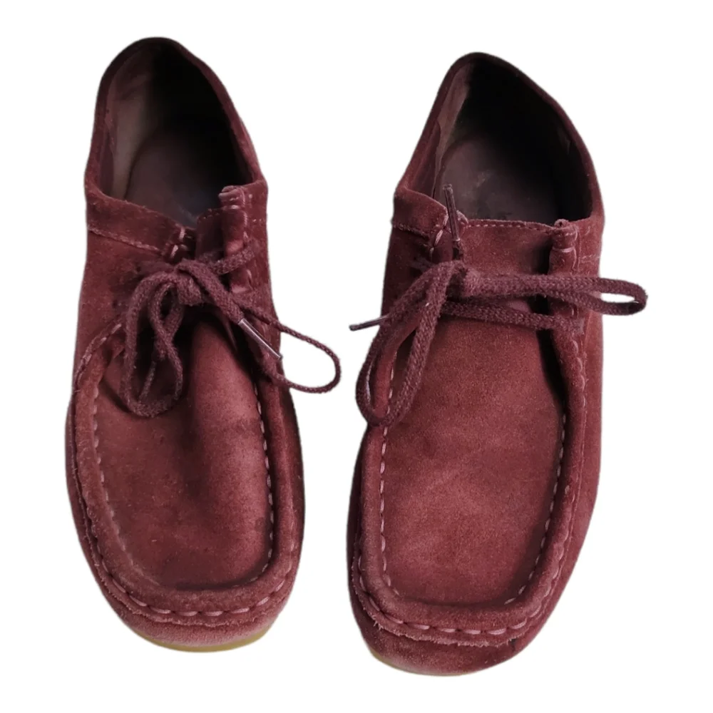 Clarks reposhing this