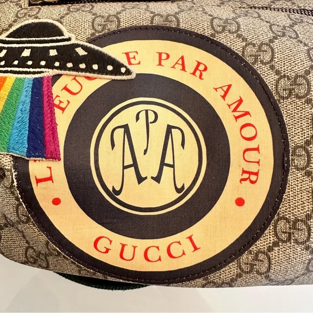 Gucci night courrier