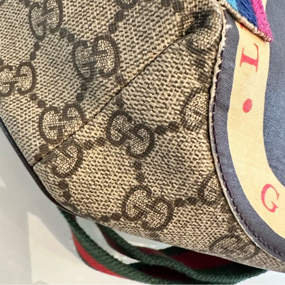Gucci night courrier
