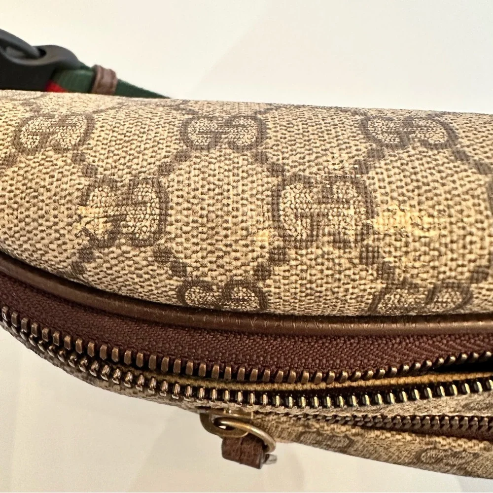 Gucci night courrier
