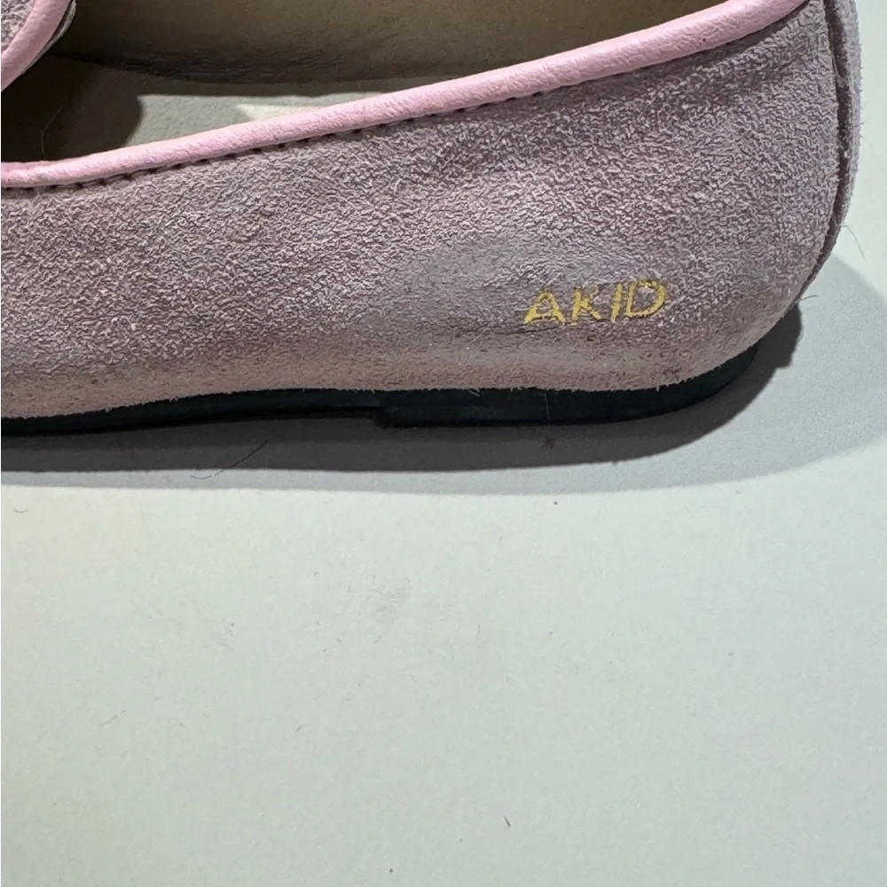 Akid pink suede