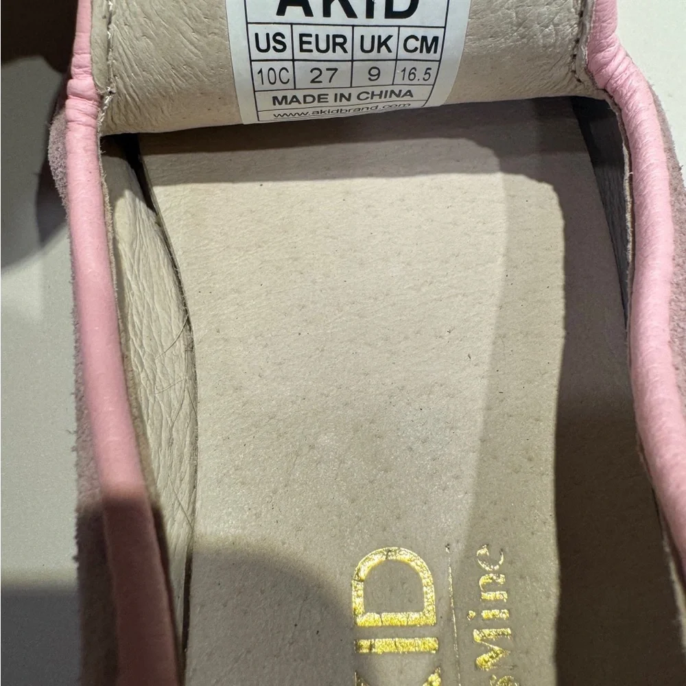 Akid pink suede