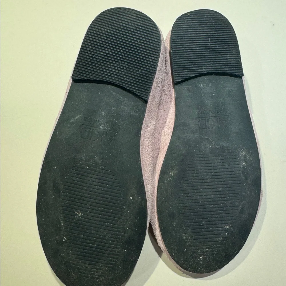 Akid pink suede