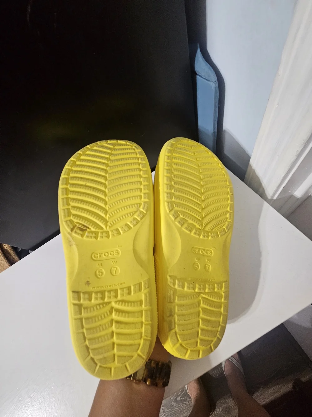 CROCS vibrant yellow