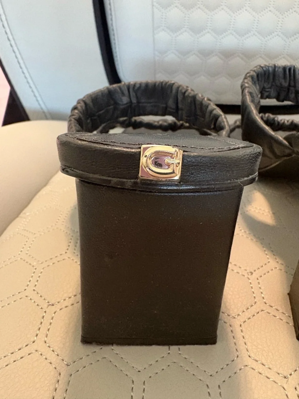 Guess sandals black