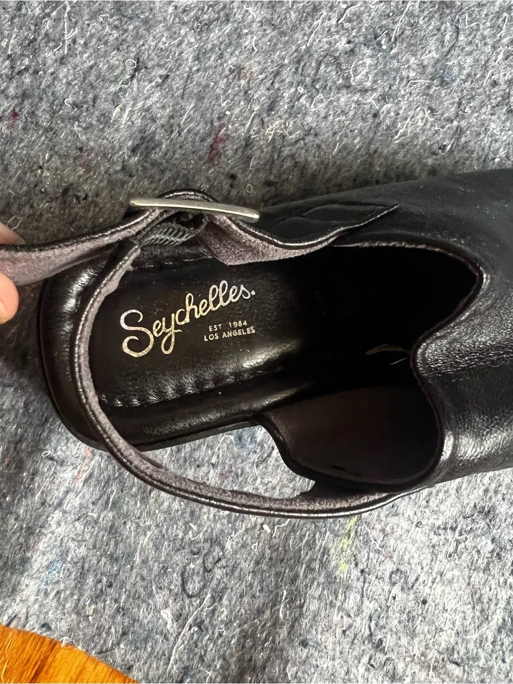 Seychelles black platform